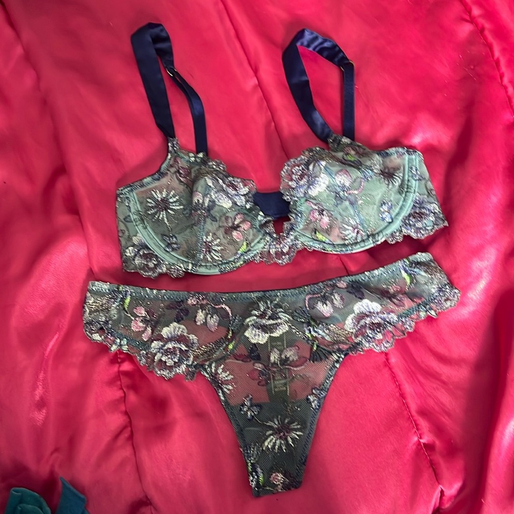 32b bra and xs panty
